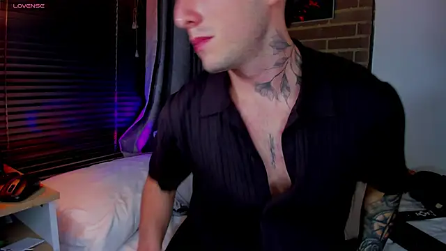 Snapshot of liam_oficial02 chatting on May 24, 2026, 3:44 am liam oficial02 online show from May 24, 2026, 3:44 am