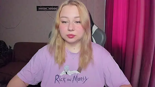 Snapshot of Milafoxxxy chatting on November 5, 2025, 8:36 am Milafoxxxy online show from November 5, 2025, 8:36 am