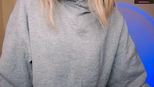 AmandaSell online show from April 10, 2026, 7:02 am