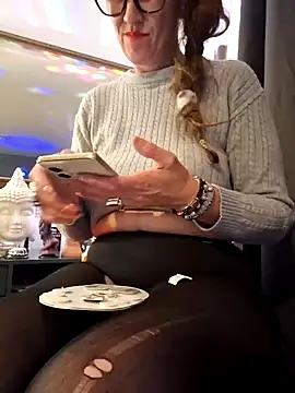 Snapshot of TheDime chatting on January 8, 2025, 1:21 am TheDime online show from January 8, 2025, 1:21 am