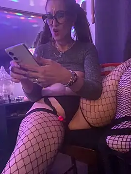 Snapshot of TheDime chatting on January 11, 2025, 5:41 am TheDime online show from January 11, 2025, 5:41 am