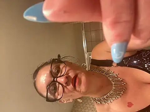 Snapshot of TheDime chatting on January 16, 2025, 2:19 pm TheDime online show from January 16, 2025, 2:19 pm