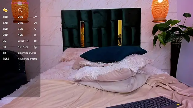 Snapshot of Taiissa_ chatting on January 25, 2025, 3:52 pm Taiissa online show from January 25, 2025, 3:52 pm