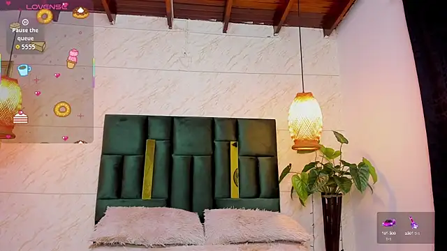 Snapshot of Taiissa_ chatting on September 26, 2025, 10:47 pm Taiissa online show from September 26, 2025, 10:47 pm