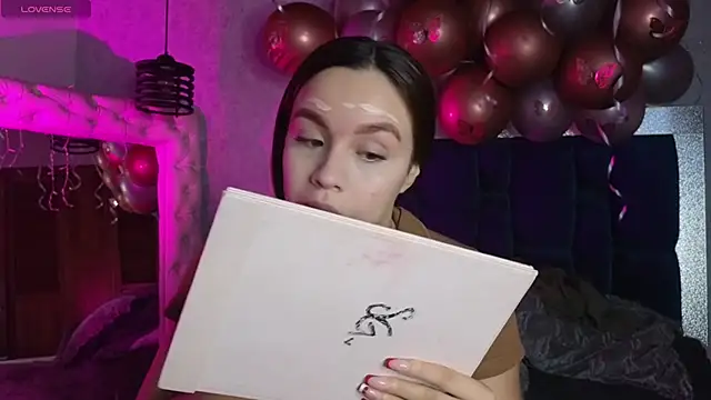 Snapshot of Taiissa_ chatting on November 9, 2025, 11:41 am Taiissa online show from November 9, 2025, 11:41 am