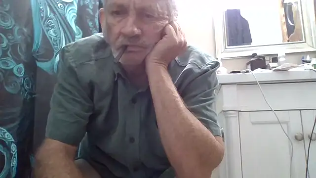 Snapshot of den-rock4u chatting on April 13, 2026, 6:57 pm den-rock4u online show from April 13, 2026, 6:57 pm