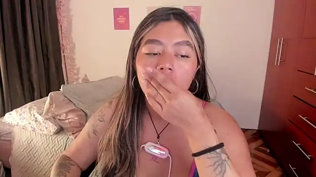 StephaniFox online show from October 22, 2025, 2:01 am