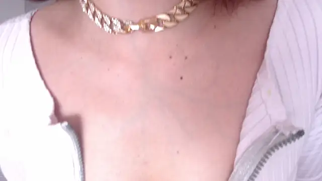 Snapshot of EmiliaKurt chatting on March 6, 2025, 4:07 pm EmiliaKurt online show from March 6, 2025, 4:07 pm