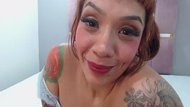 Snapshot of EmiliaKurt chatting on March 12, 2025, 9:24 pm EmiliaKurt online show from March 12, 2025, 9:24 pm