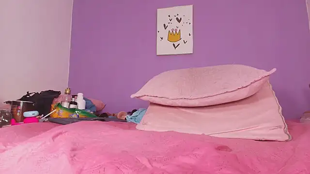 Snapshot of vale_ross_ chatting on February 4, 2025, 6:14 am vale ross online show from February 4, 2025, 6:14 am