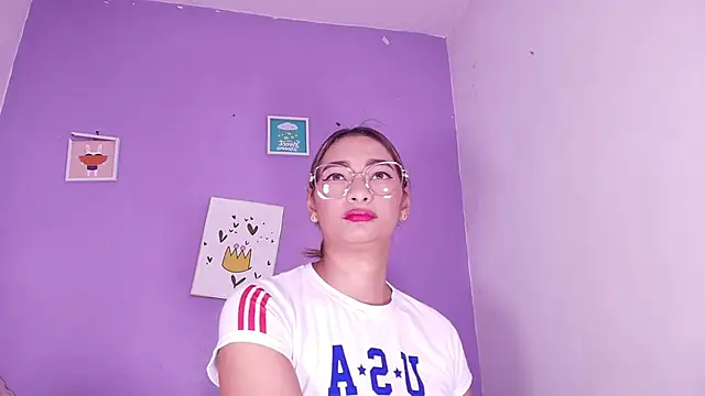 Snapshot of vale_ross_ chatting on September 19, 2025, 3:08 am vale ross online show from September 19, 2025, 3:08 am