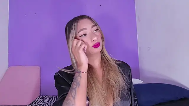 Snapshot of vale_ross_ chatting on November 15, 2025, 3:04 am vale ross online show from November 15, 2025, 3:04 am