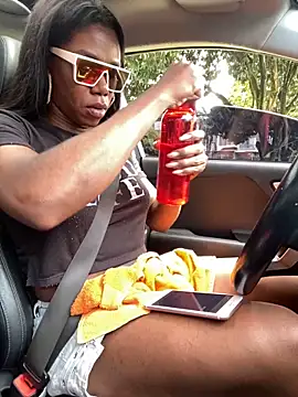 sweetsarabig22cm online show from February 12, 2026, 7:42 pm