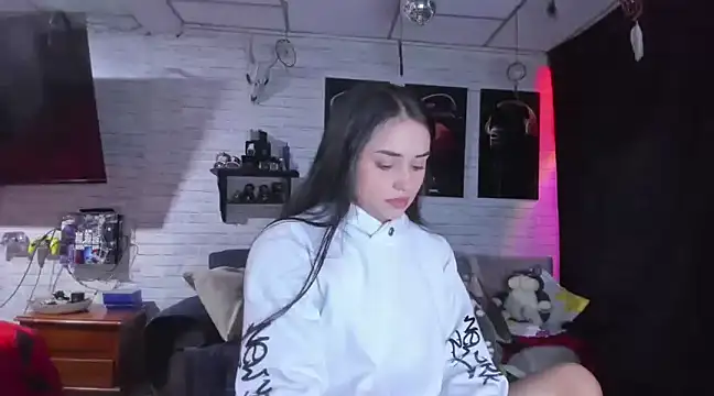 Kimmymadison- online show from December 28, 2024, 2:43 am