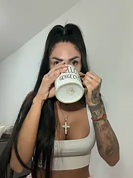 RaquelleVon online show from April 6, 2026, 4:46 am