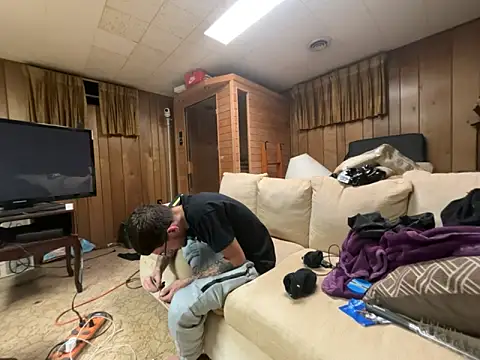 Snapshot of hungkubenski chatting on November 3, 2025, 2:24 am hungkubenski online show from November 3, 2025, 2:24 am