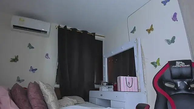 sofiacastillo01 online show from October 4, 2025, 3:32 pm