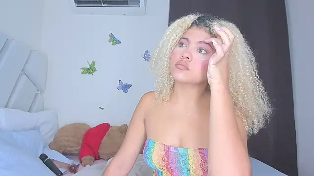 sofiacastillo01 online show from March 4, 2026, 2:01 pm