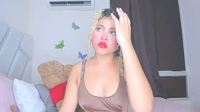 Snapshot of sofiacastillo01 chatting on April 20, 2026, 4:54 pm sofiacastillo01 online show from April 20, 2026, 4:54 pm
