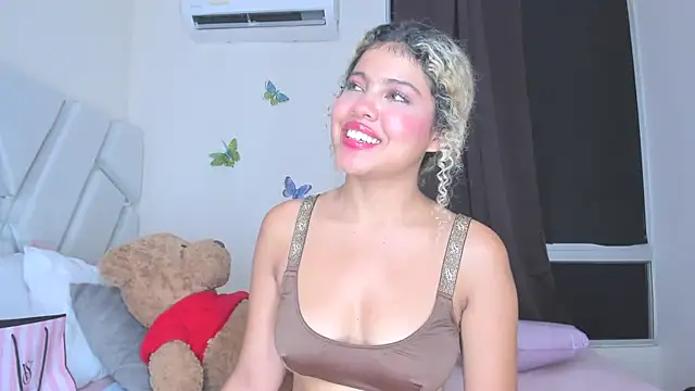 Snapshot of sofiacastillo01 chatting on April 21, 2026, 2:51 am sofiacastillo01 online show from April 21, 2026, 2:51 am