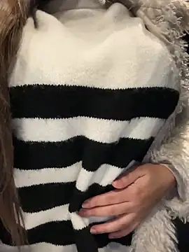 HaileyDiana online show from January 15, 2025, 1:41 pm