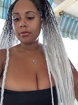 HaileyDiana online show from September 18, 2025, 1:57 pm