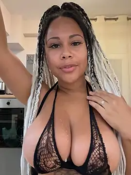 HaileyDiana online show from October 17, 2025, 12:41 pm