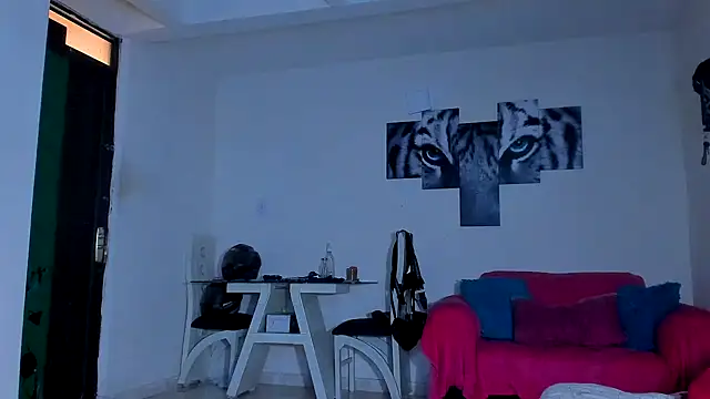 kerlysmith 24 online show from February 18, 2026, 1:18 pm