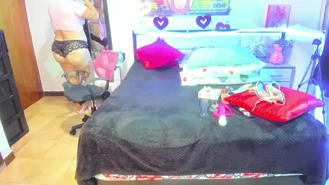 Snapshot of karenmilf_4 chatting on December 21, 2024, 3:03 am karenmilf 4 online show from December 21, 2024, 3:03 am