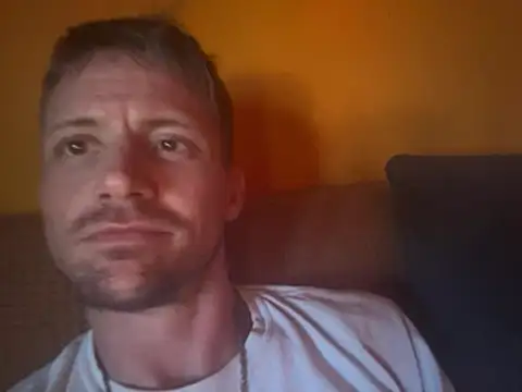 Snapshot of trash4cash chatting on April 19, 2026, 11:29 pm trash4cash online show from April 19, 2026, 11:29 pm