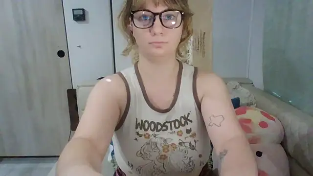 emerieskye20 online show from November 23, 2025, 3:12 pm