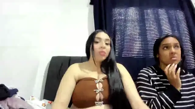 Snapshot of EmmaHole_ chatting on May 16, 2026, 9:13 pm EmmaHole online show from May 16, 2026, 9:13 pm