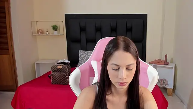 shanakendal2 online show from January 31, 2025, 1:34 pm