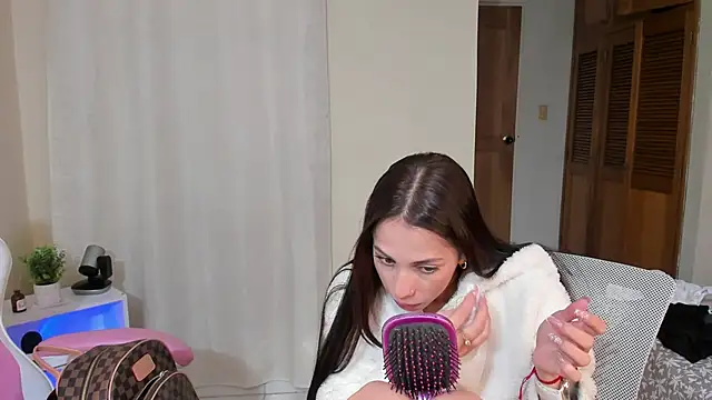 shanakendal2 online show from February 18, 2025, 8:14 pm