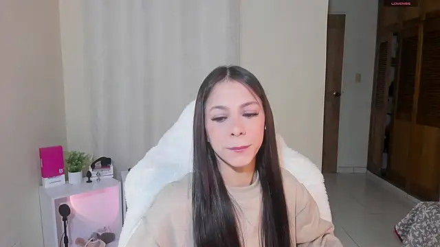 shanakendal2 online show from March 13, 2025, 1:50 pm