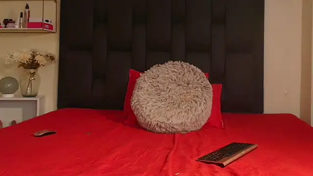 shanakendal2 online show from March 11, 2026, 2:56 pm