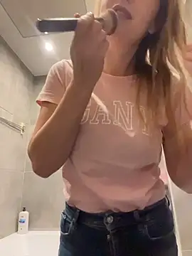 Vanilladreams online show from February 3, 2026, 5:29 pm