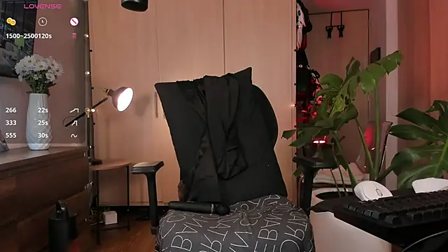 ariana fitl  online show from December 3, 2024, 5:53 am