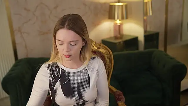 Cassy-Celestial  online show from October 21, 2025, 4:24 am