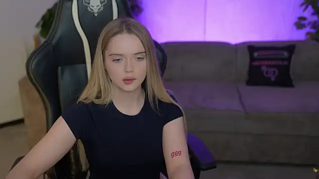 Cassy-Celestial  online show from November 8, 2025, 9:09 am