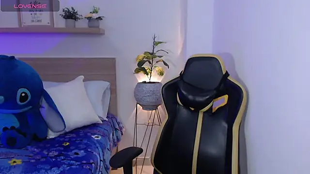 aurora rodriguez online show from December 3, 2024, 12:16 pm