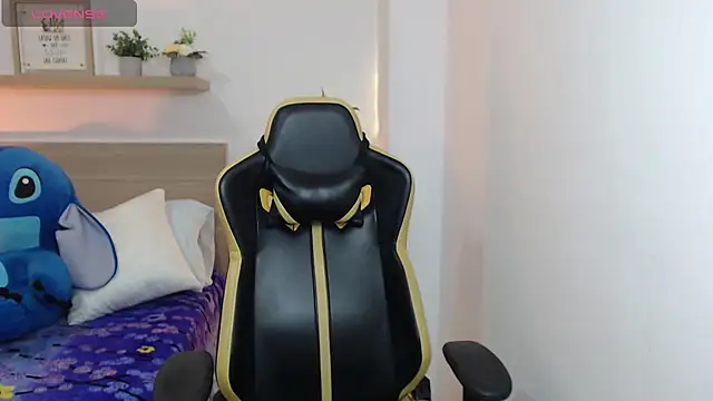 aurora rodriguez online show from December 12, 2024, 12:12 pm