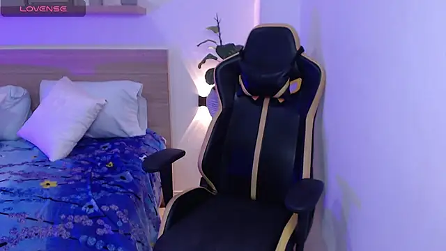 aurora rodriguez online show from December 28, 2024, 12:24 pm