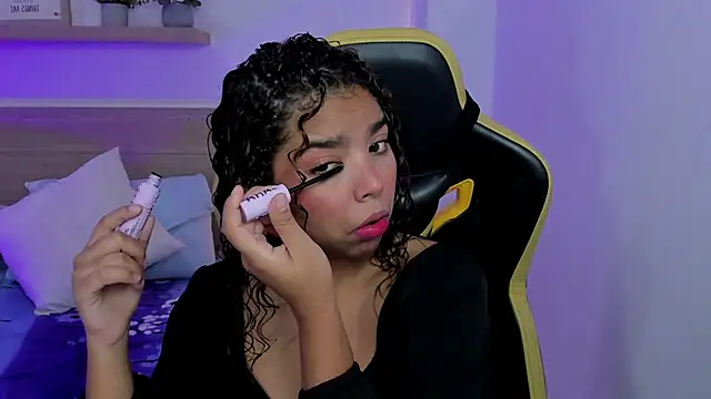 aurora rodriguez online show from January 8, 2025, 12:26 pm