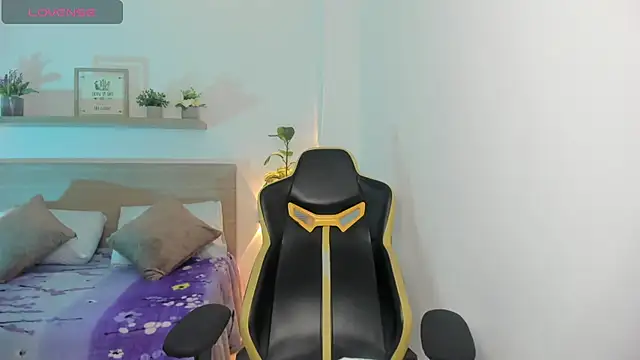 aurora rodriguez online show from October 24, 2025, 8:27 pm