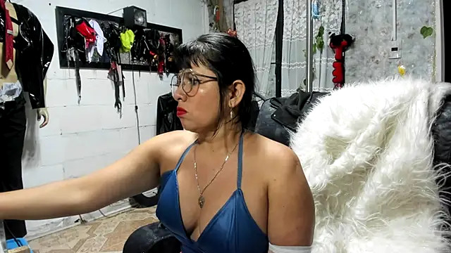 Snapshot of Erlinda-engel chatting on September 11, 2025, 12:00 am Erlinda-engel online show from September 11, 2025, 12:00 am