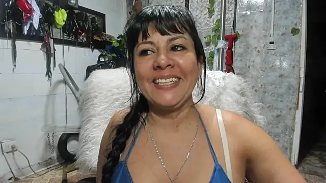 Snapshot of Erlinda-engel chatting on October 1, 2025, 12:11 pm Erlinda-engel online show from October 1, 2025, 12:11 pm