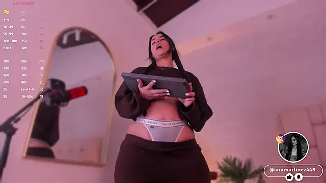 iara martinez online show from December 13, 2024, 12:50 pm