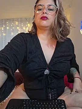 Juliietha servas online show from March 23, 2026, 10:14 pm