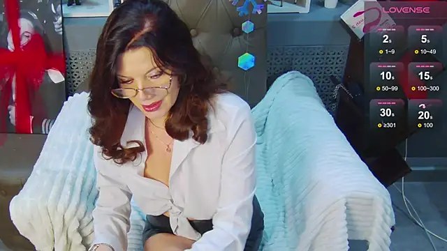 LucyBelli online show from December 20, 2025, 1:23 am